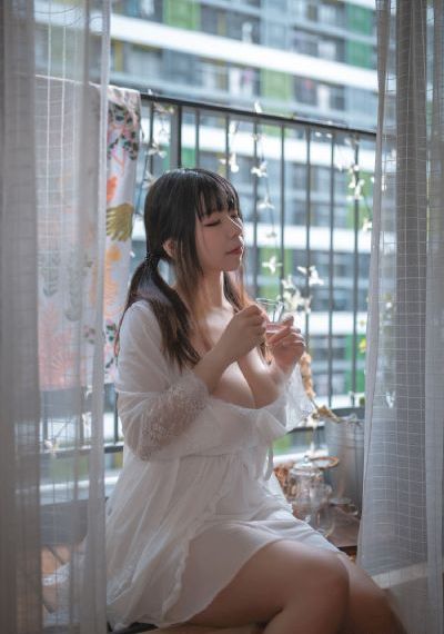 《年轻的女教师2》在线观看_高清在线播放
